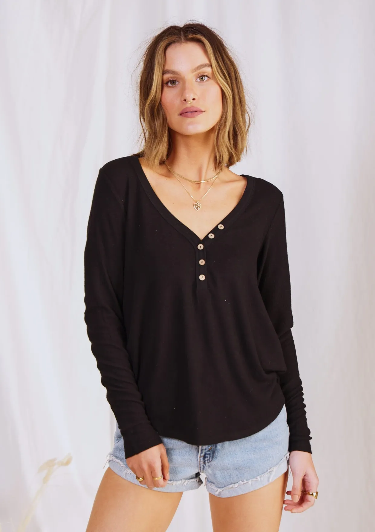 MICRO RIB HENLEY LONG SLEEVE TOP